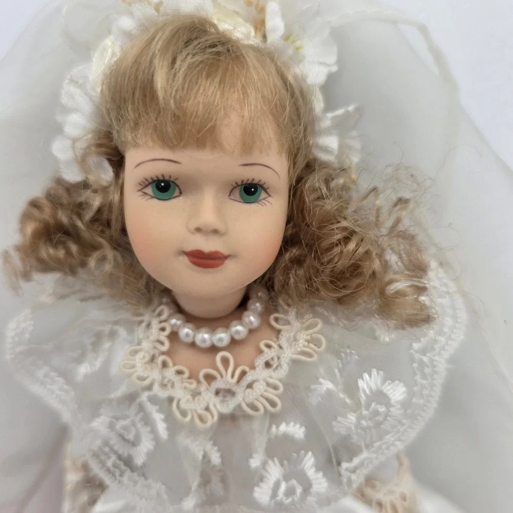 Porcelain Bride Doll 12 in‎ White Satin Lace Dress Vintage Collectible Wedding